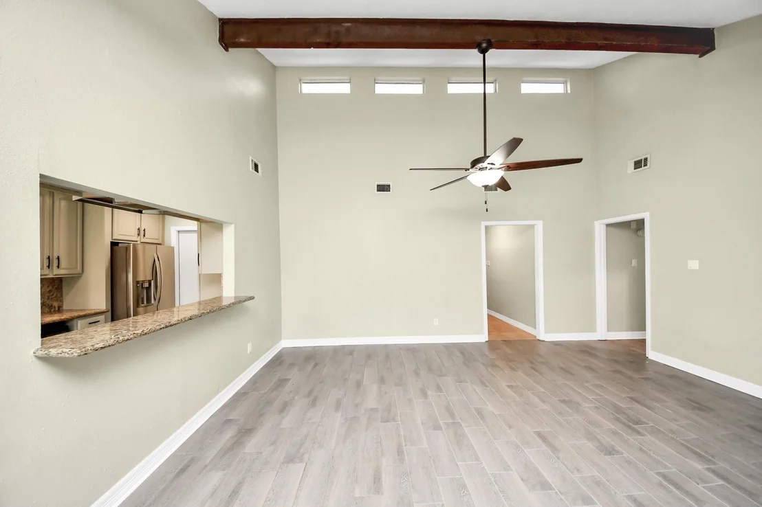 Photo of 1104 N Heron Drive