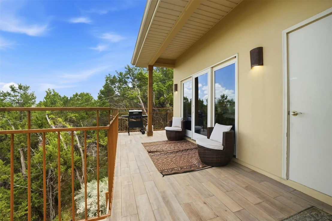 Photo of 6103 Lakeshore Drive