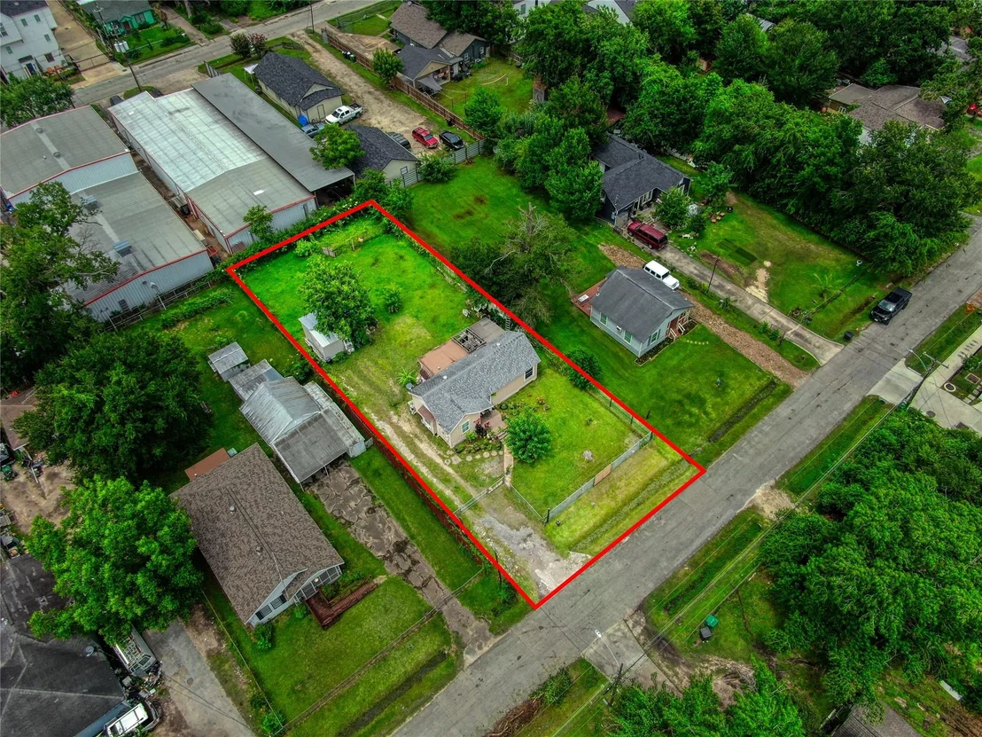 Photo of 906 Woodcrest Drive