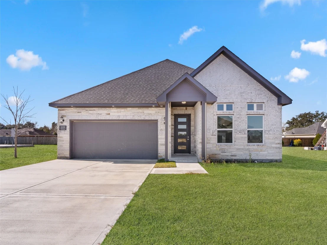Photo of 209 Silverleaf Street
