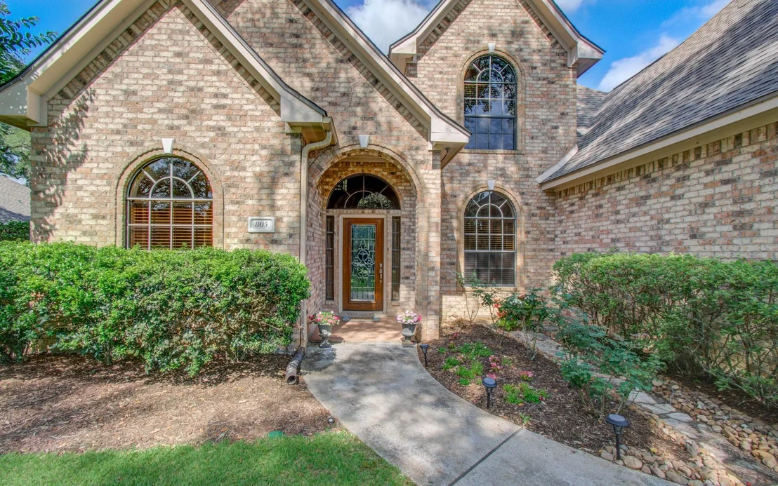 Photo of 805 Enchanted Oaks Drive