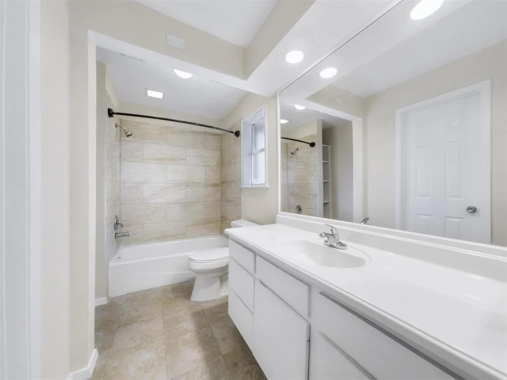 Photo of 23823 English Oak Drive