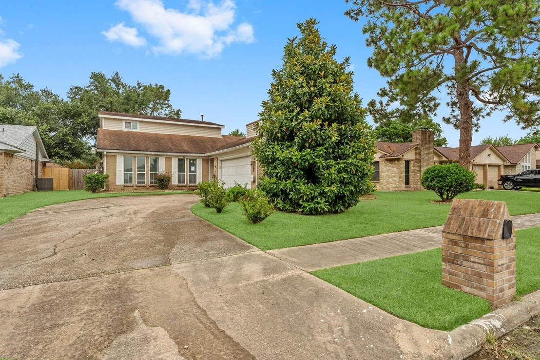 Photo of 606 Pinebrook Lane
