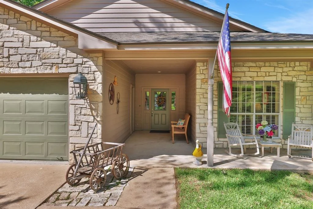 Photo of 251 Lake Oaks Boulevard
