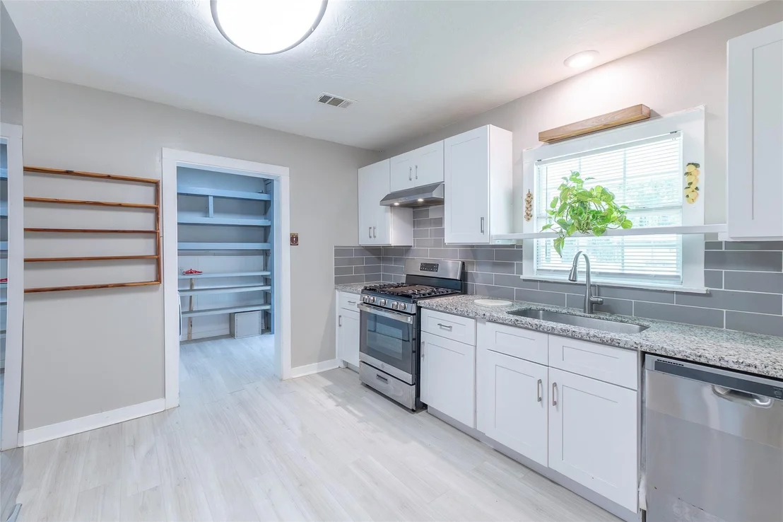 Photo of 2118 Rolling Hills Road