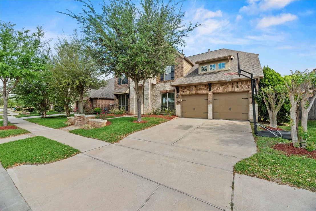 Photo of 18702 Town Bluff Drive