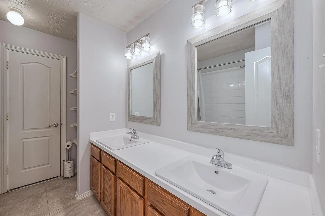 Photo of 2202 Highland Crossing Drive