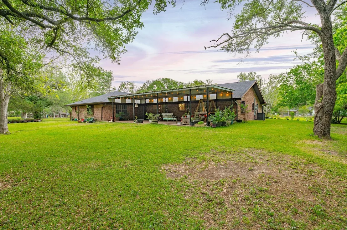 Photo of 725 Thompson Road