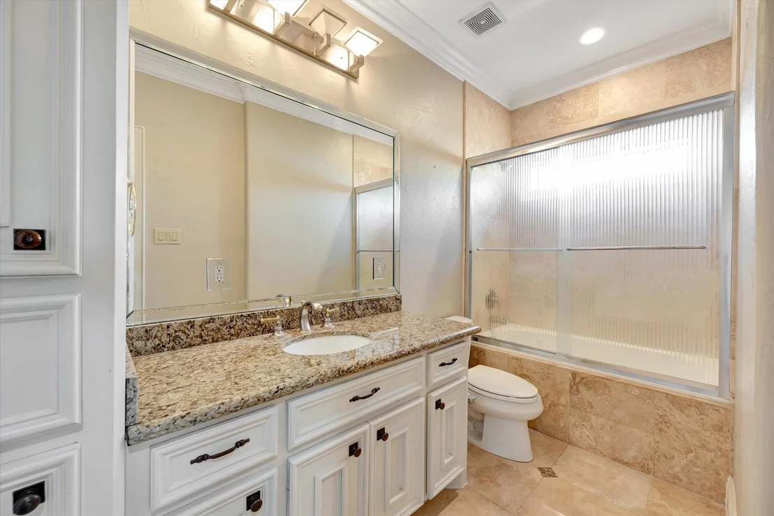 Photo of 2240 Marina Way
