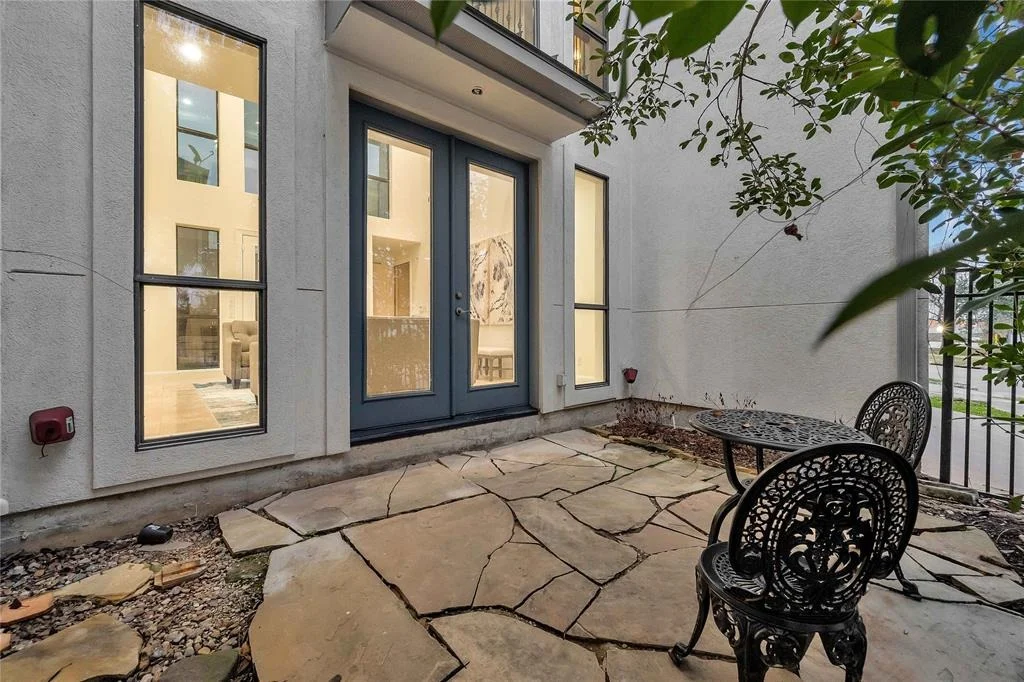 Photo of 3935 Riley Street