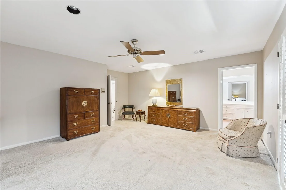 Photo of 306 Commodore Way