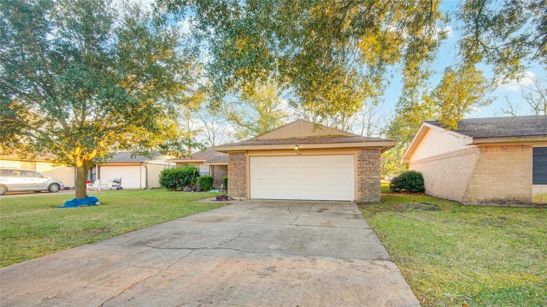 Photo of 700 N Plantation Drive