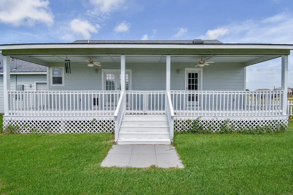 Photo of 657 Bayview Drive