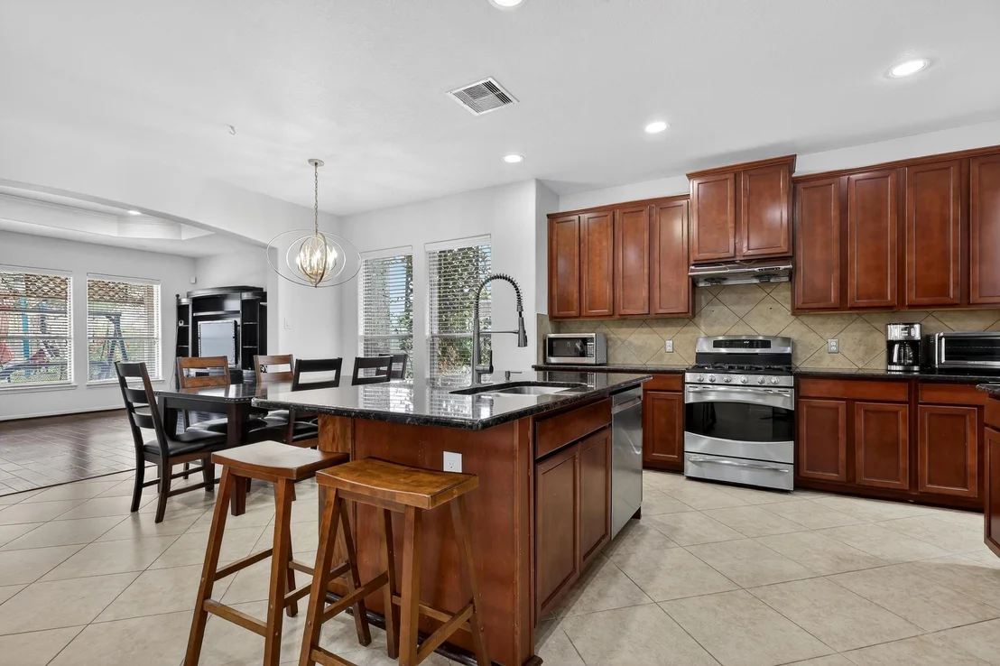 Photo of 25427 Lisburn Drive