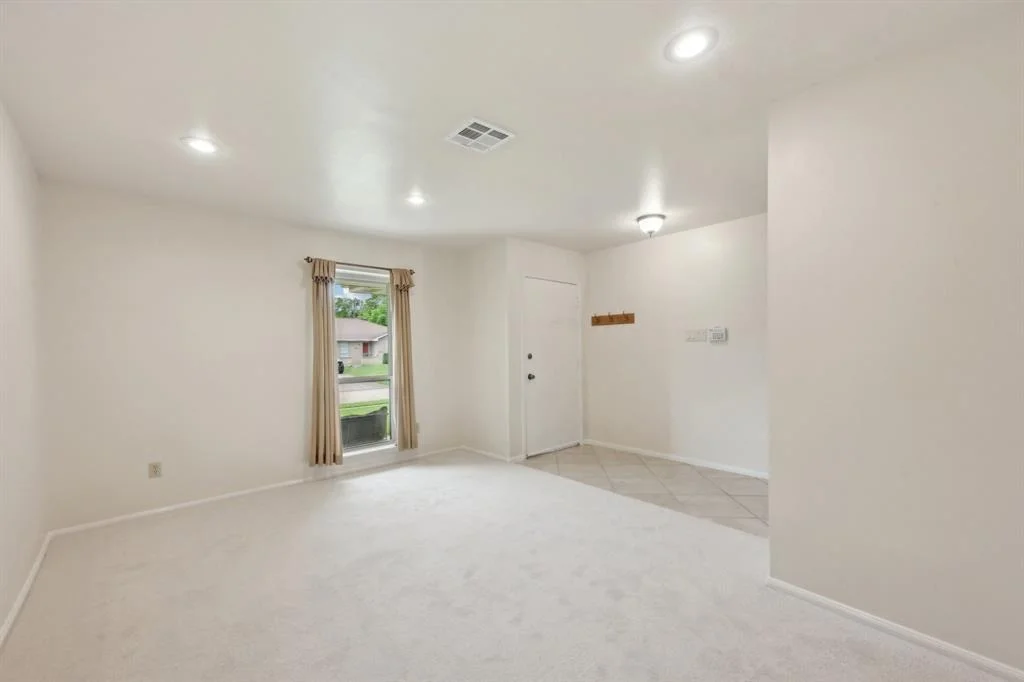 Photo of 8915 Roos Road