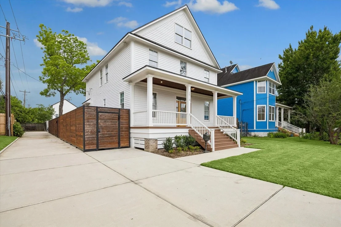 Photo of 3915 Golf Drive
