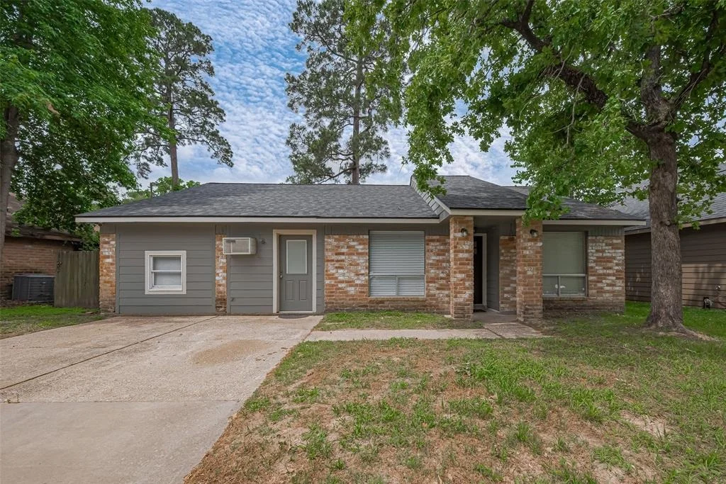 Photo of 17210 Glenoaks Drive