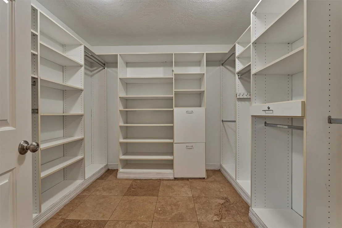 Photo of 16707 Avenfield Road