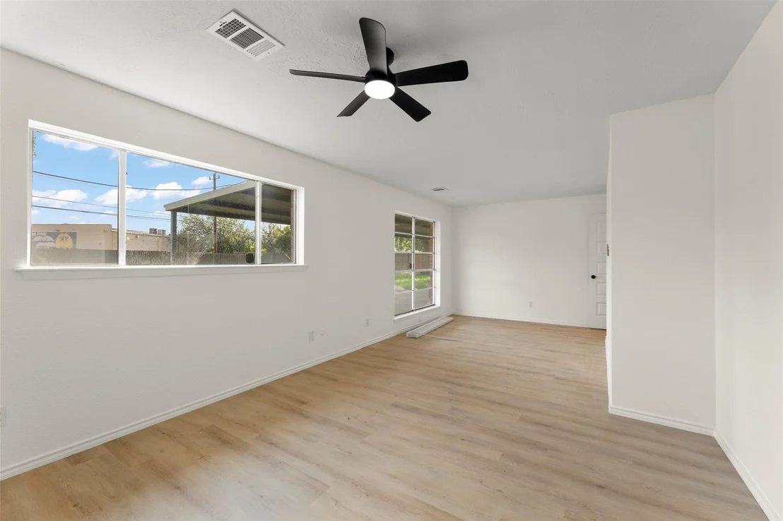 Photo of 3911 Thistlewood Drive