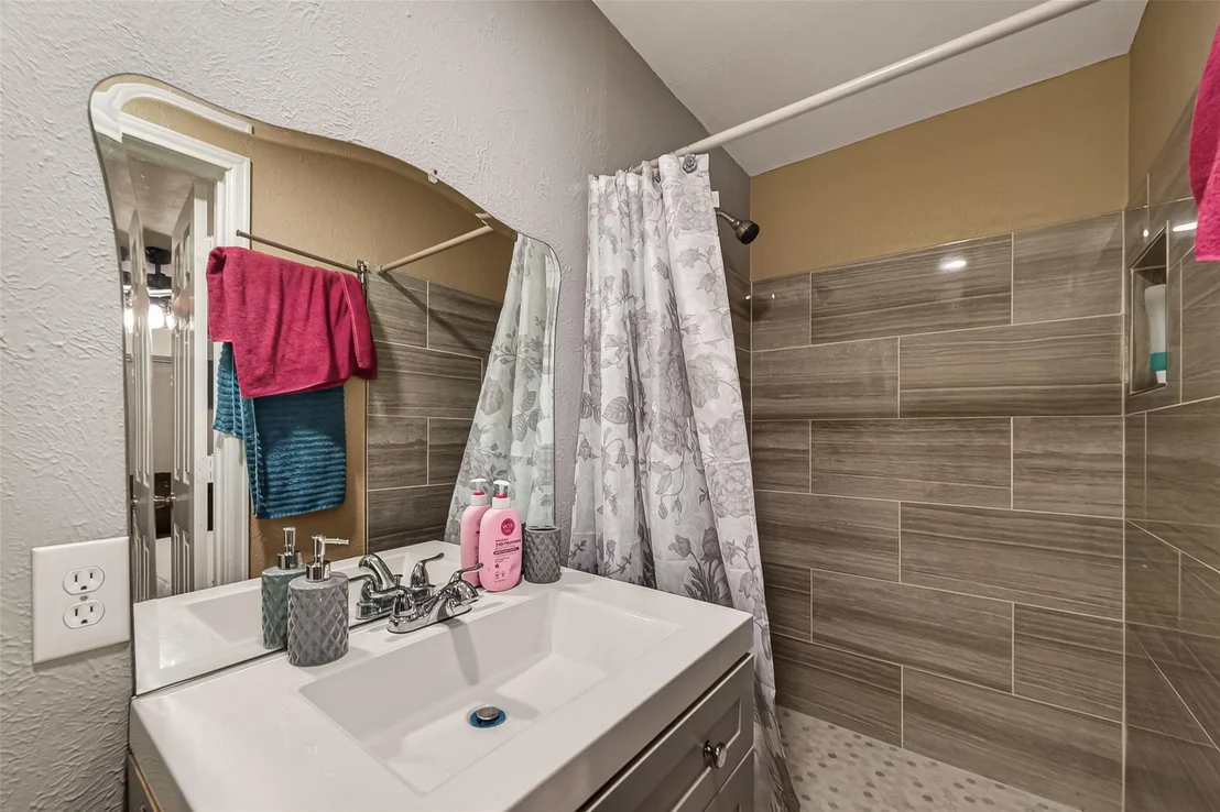 Photo of 2111 Hickory Lane