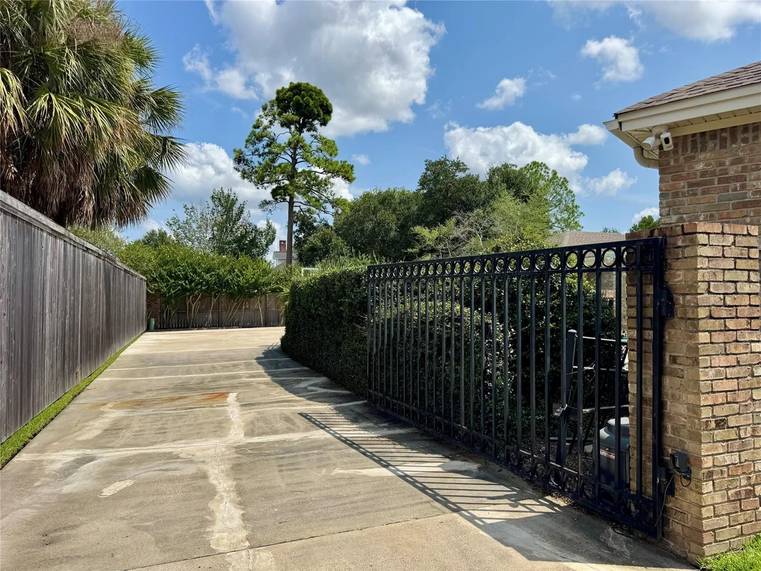 Photo of 4920 Bellechase Drive