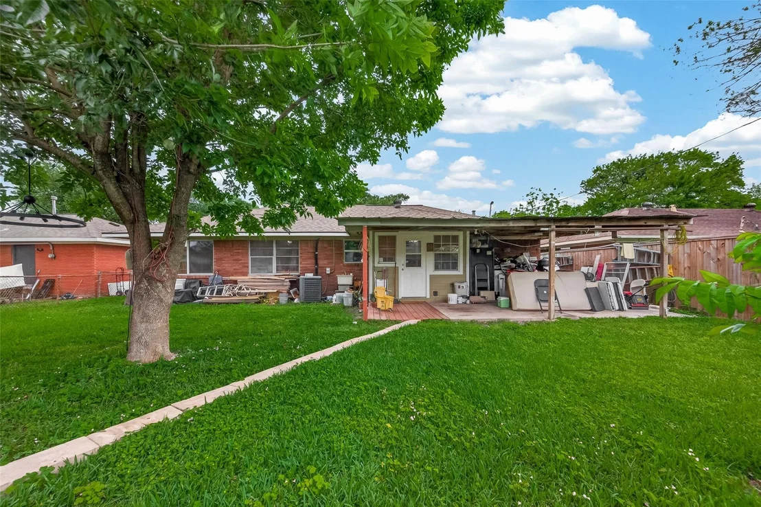 Photo of 2111 Hickory Lane