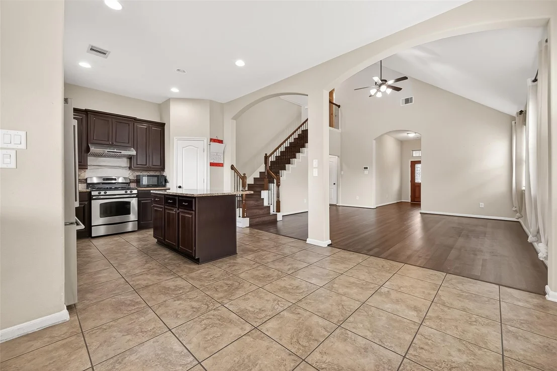Photo of 6018 Gracys Landing Ln