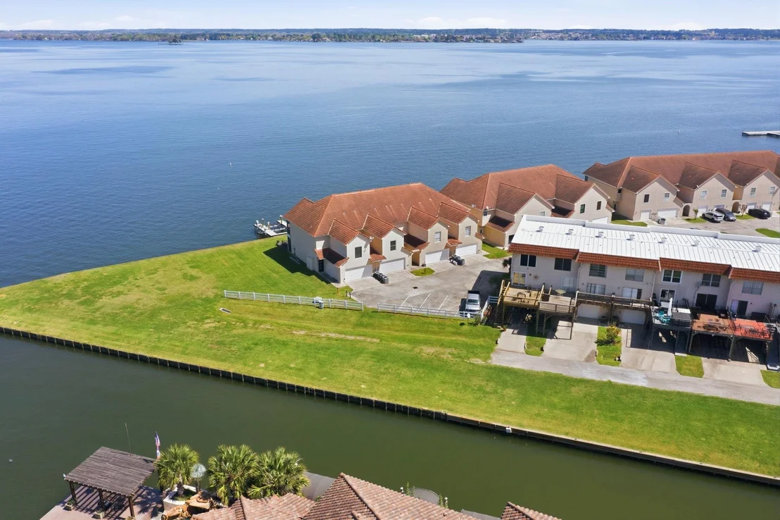 Photo of 2 Regency Point