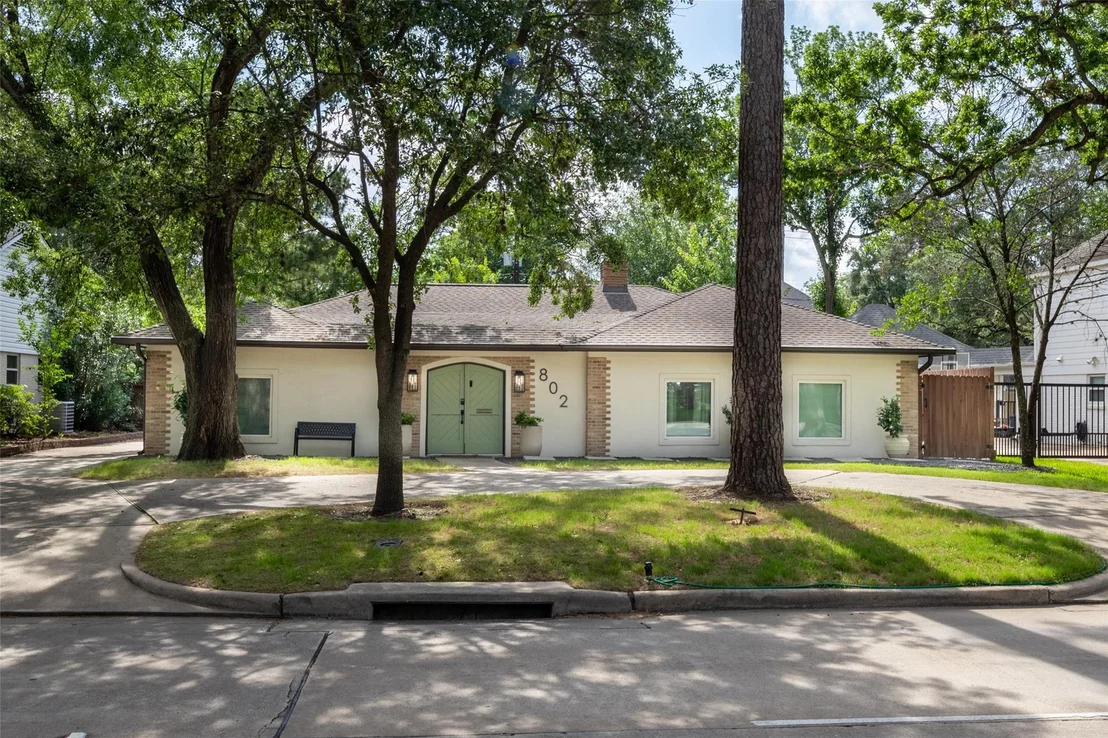 Photo of 802 N Wilcrest Drive
