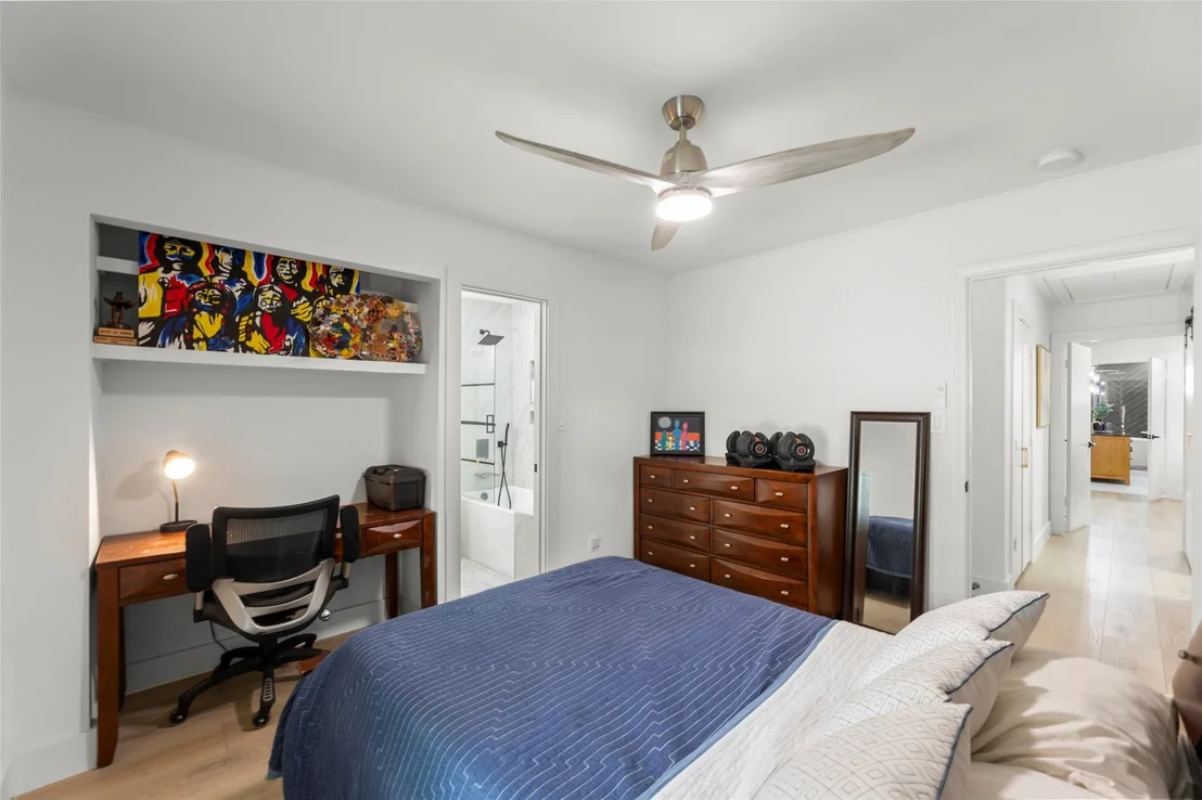 Photo of 802 N Wilcrest Drive