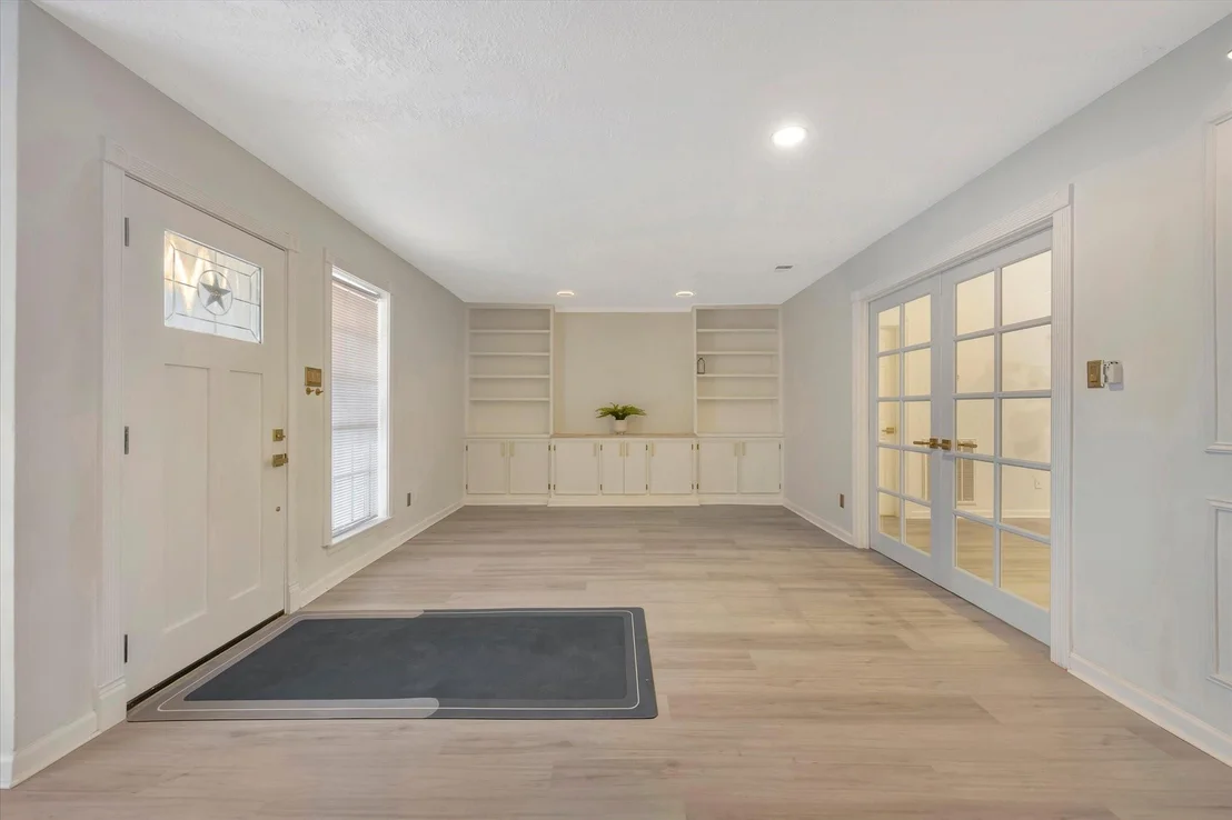 Photo of 910 Beachcomber Lane