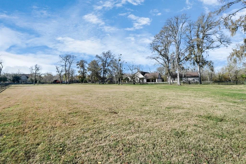 Photo of 5010 Woodside Lane