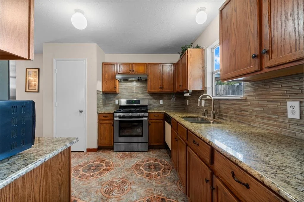 Photo of 16338 North Glade