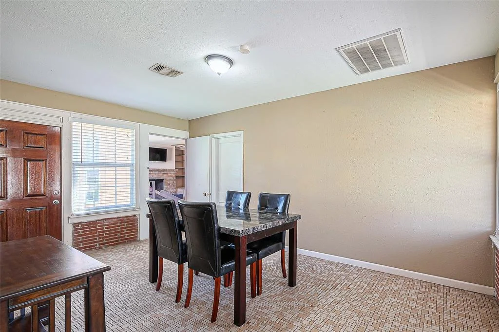 Photo of 230 Grammar Road