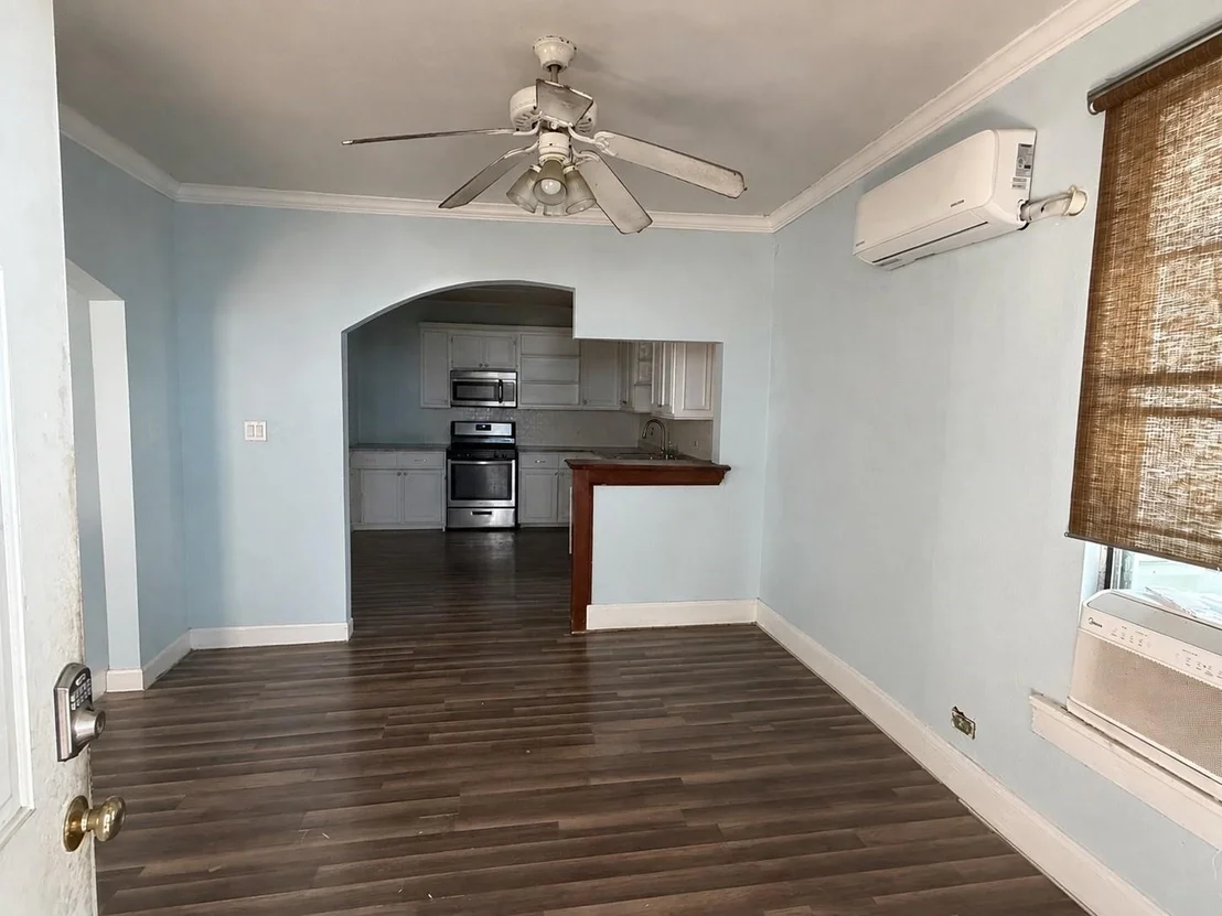 Photo of 905 Walton Street