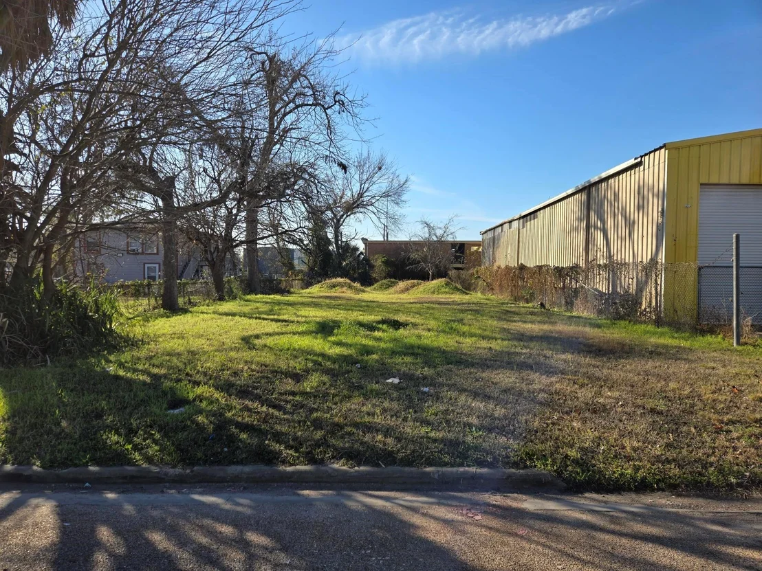 Photo of 405 Eichwurzel Lane