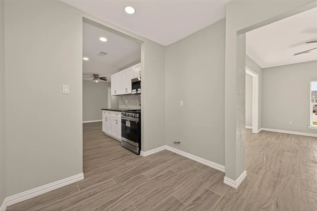 Photo of 118 W Doverfield Drive