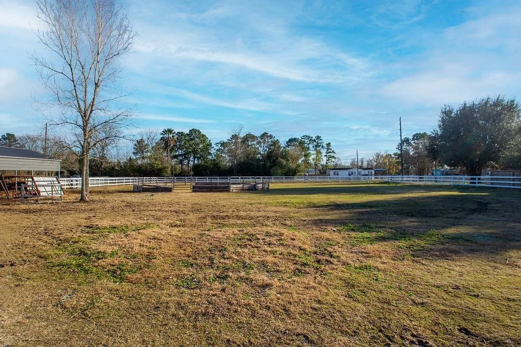 Photo of 2827 Louis Road