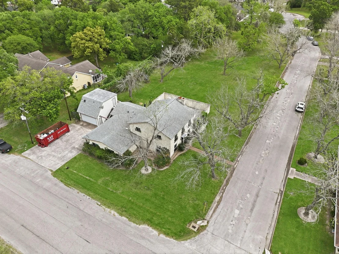 Photo of 1124 Estate Drive
