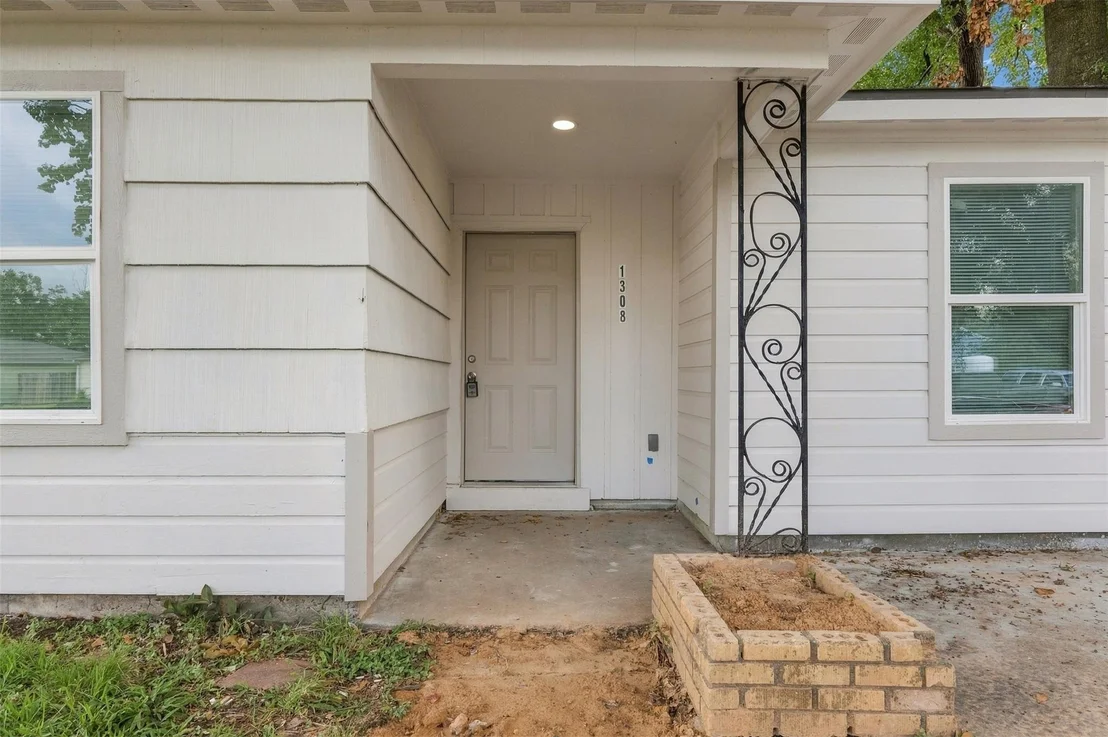 Photo of 1308 Pecan Drive