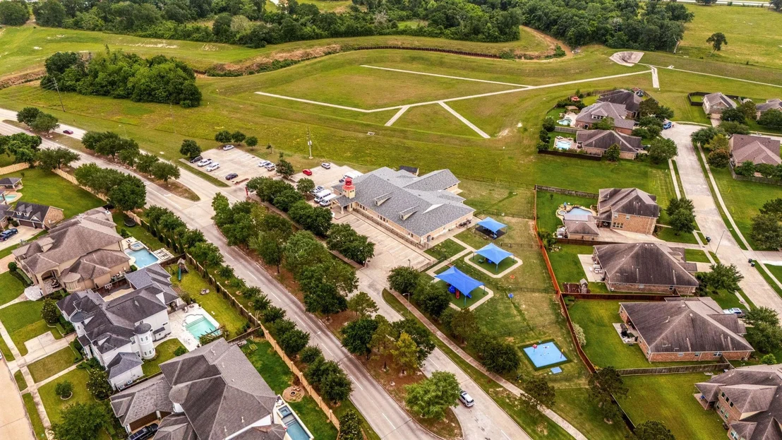 Photo of 915 Windsor Woods Lane