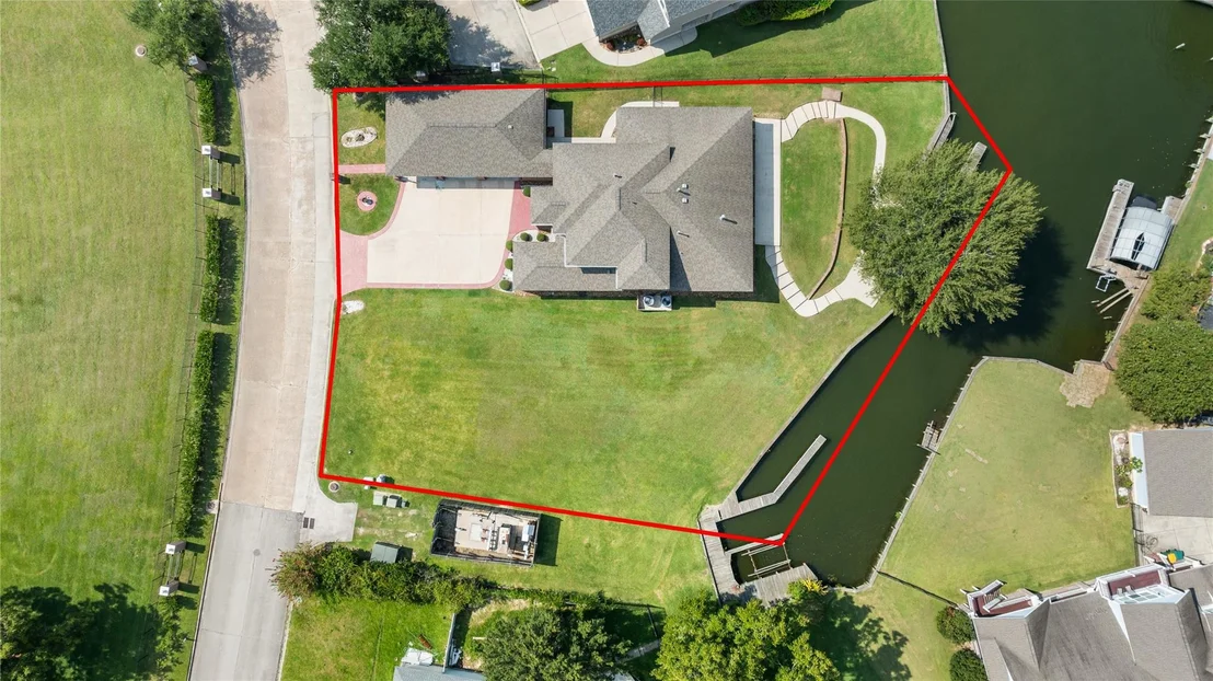 Photo of 5442 Lakeshore Drive