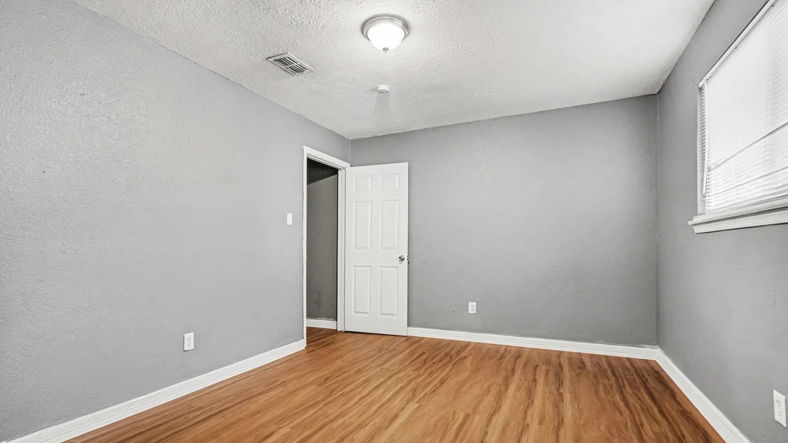 Photo of 5318 Hemlock Drive