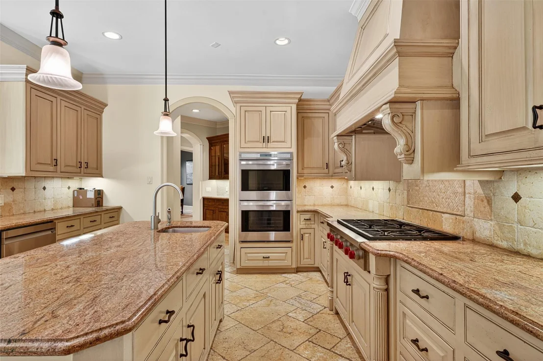 Photo of 2400 Avalon Place