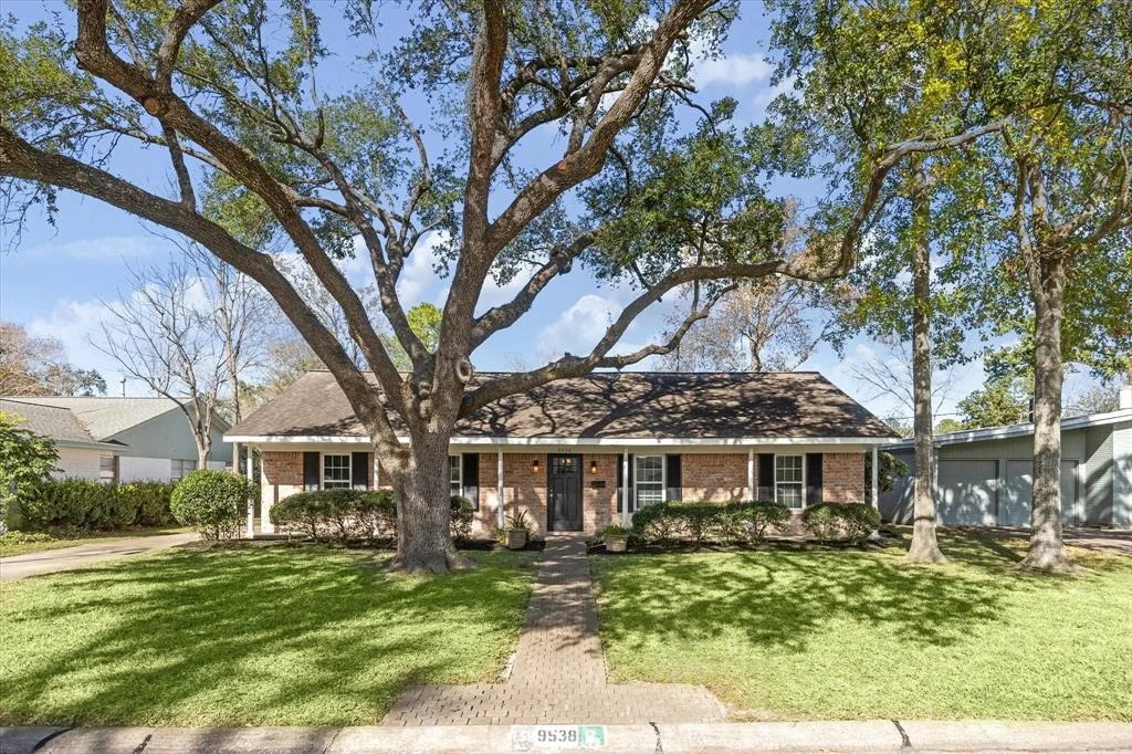Photo of 9538 Meadowbriar Lane