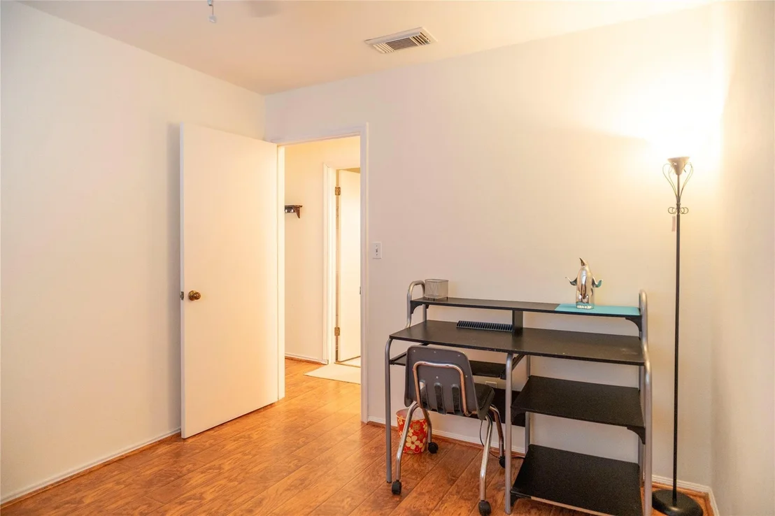 Photo of 8923 Hendon Lane