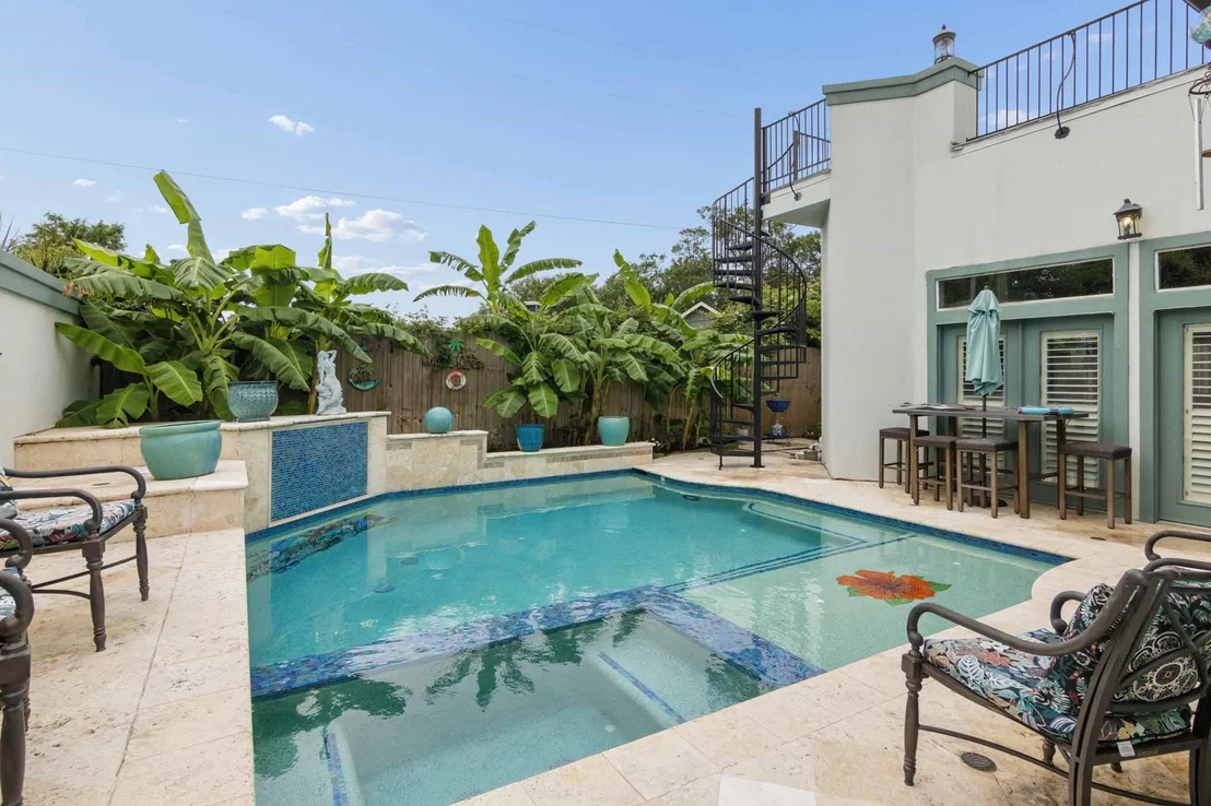 Photo of 537 Villa Drive