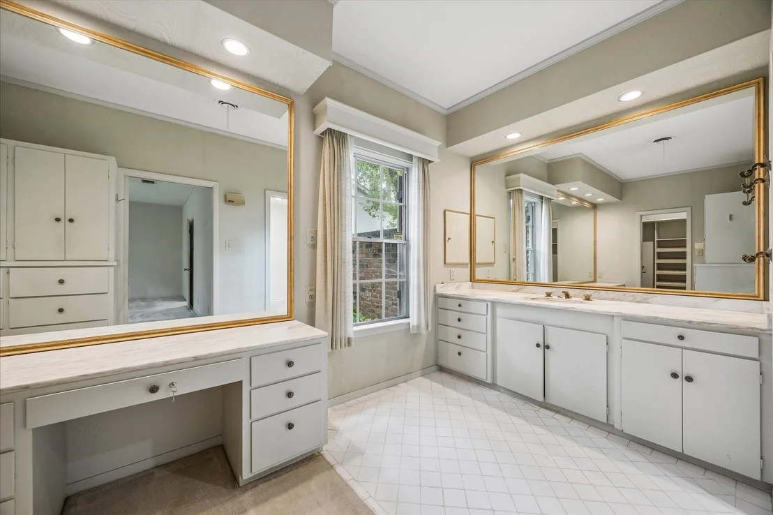 Photo of 526 Westminster Drive