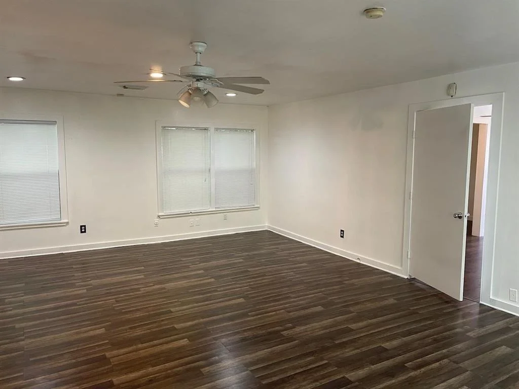 Photo of 709 N Loop