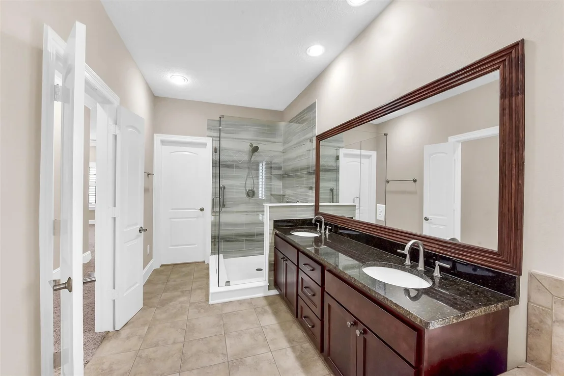 Photo of 905 Garden Oaks Trace